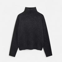 Women’s Vintage Turtleneck Sweater – Classic Winter Warmth