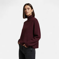 Women’s Vintage Turtleneck Sweater – Classic Winter Warmth